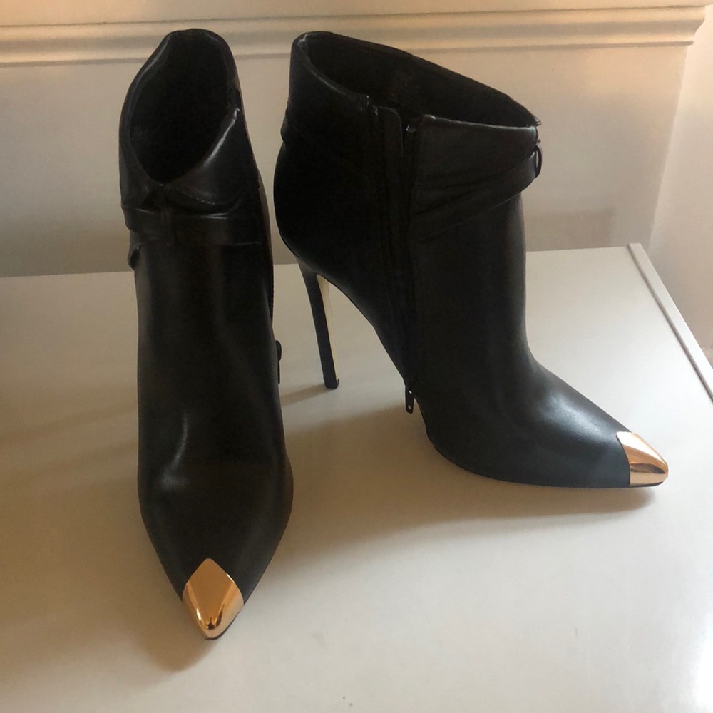 Just Fab size 10 heel boots brand new